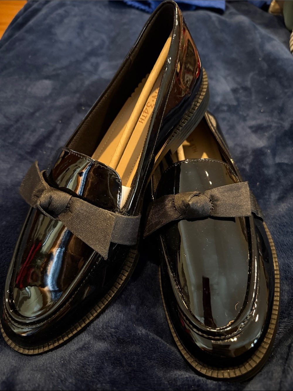 Black Patent Loafers with Bow Accent NWOB size 9